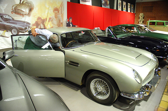 James Bond Aston Martin DB5